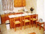 larnaca self catering kitchen.jpg (12621 bytes)