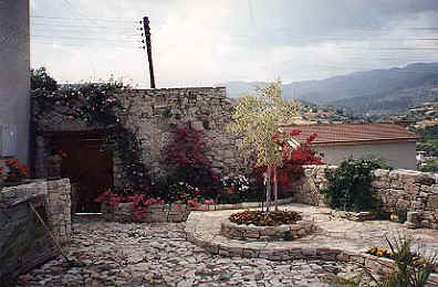 village house courtyard.JPG (34175 bytes)